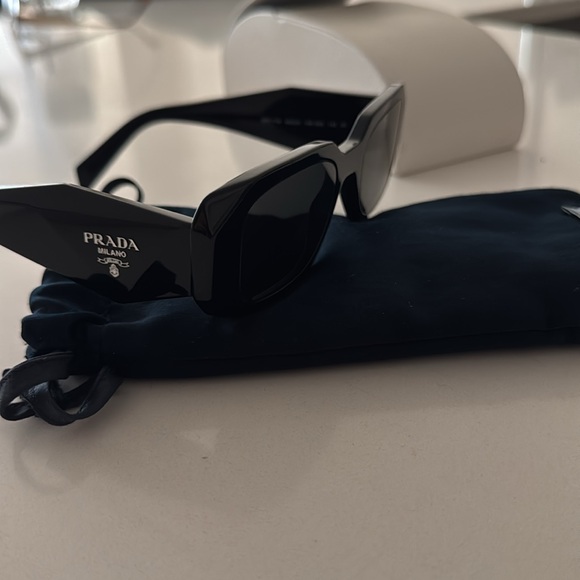 Prada Symbole sunglasses - Picture 3 of 8